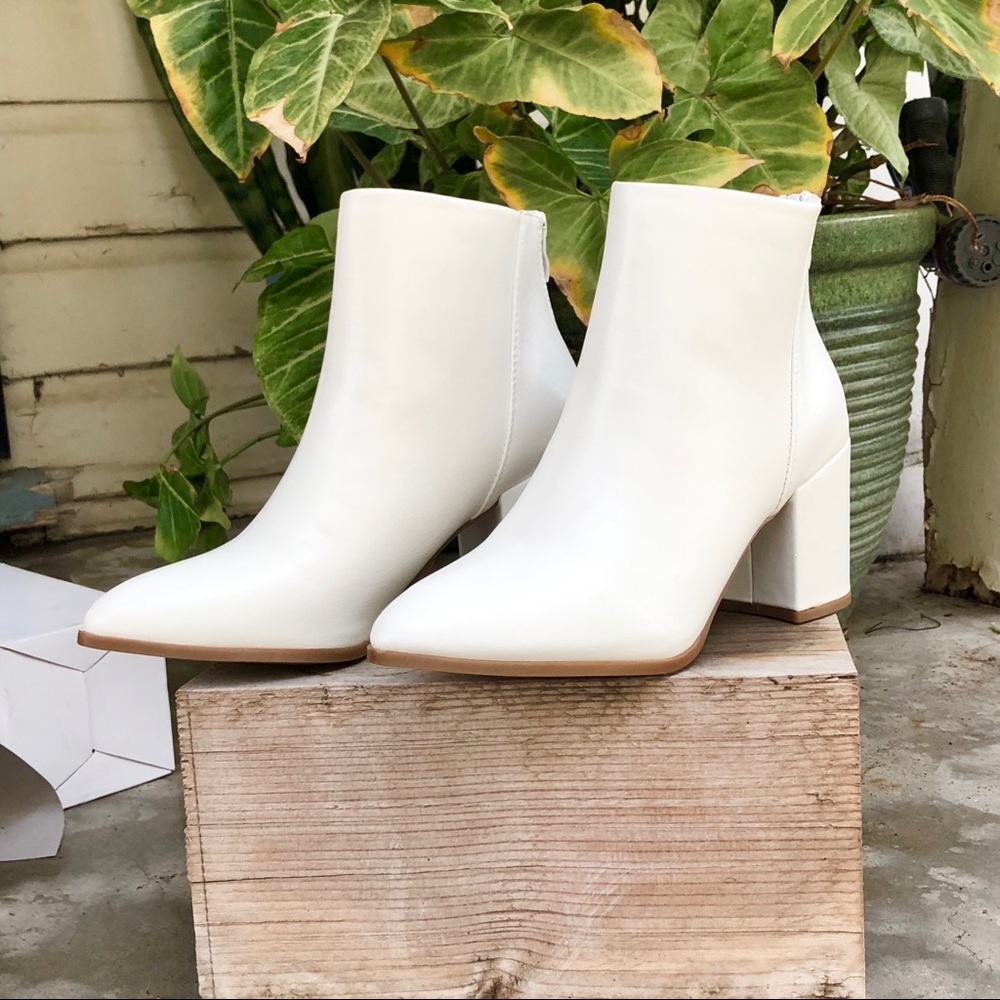 ❤️3X HP! White Vegan Leather Ankle Boots - Picture 5 of 9
